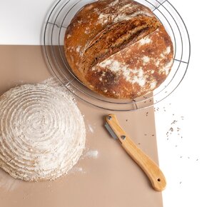 Kuchynský nôž k narezávaniu chleba s 5 žiletkami